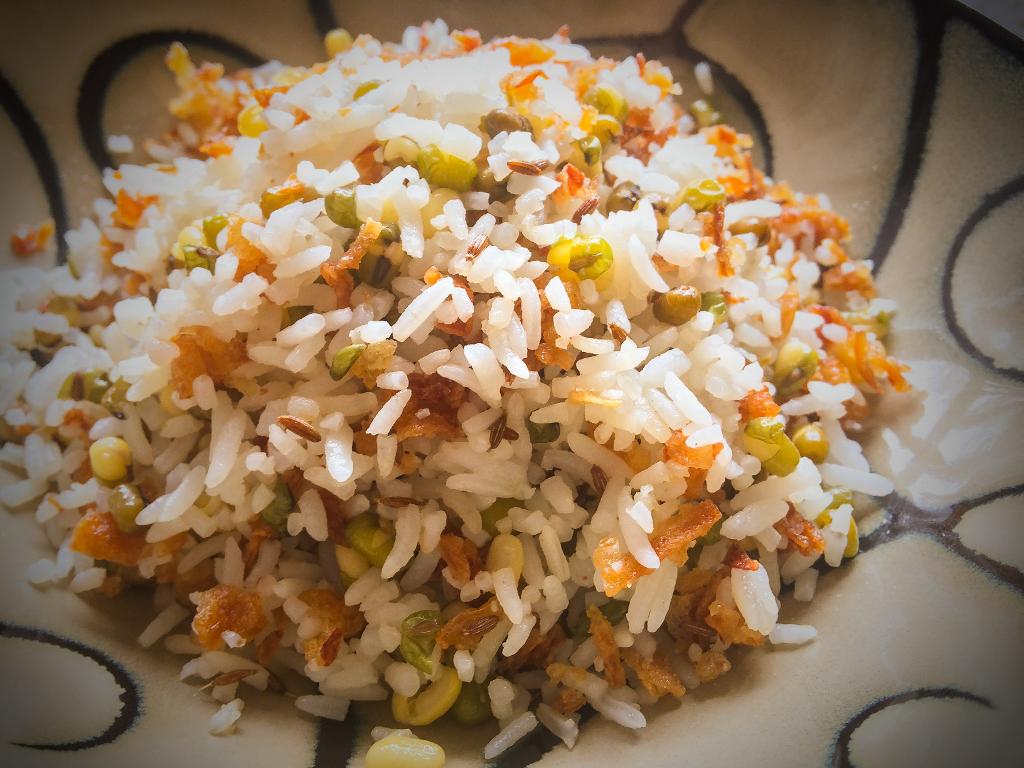 fried-onion-moong-rice